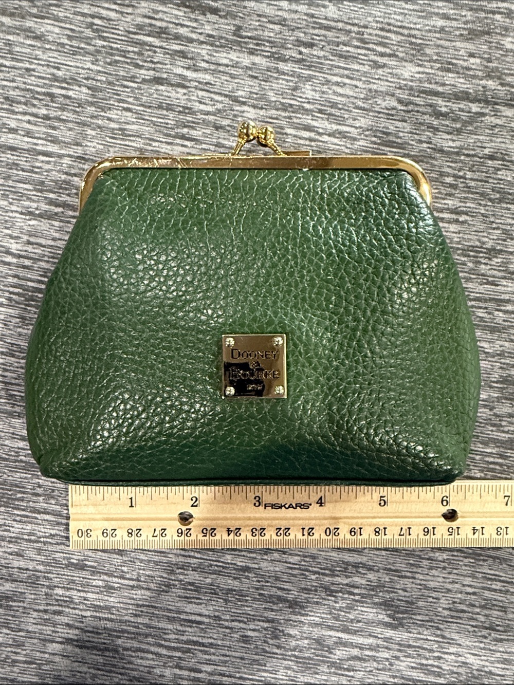 Dooney & Bourke EUC Green Leather Kiss-Lock Coin Purse with card slots